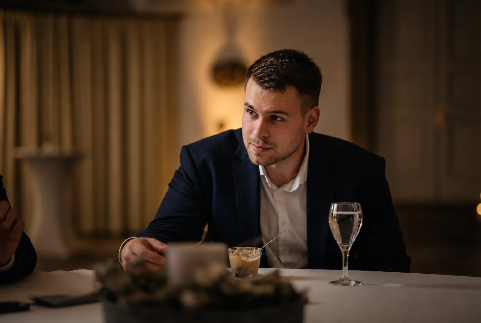Christoph Billmaier, Gründer und Geschäftsführer von Be.Not.Average., beim Abend im Schloss
