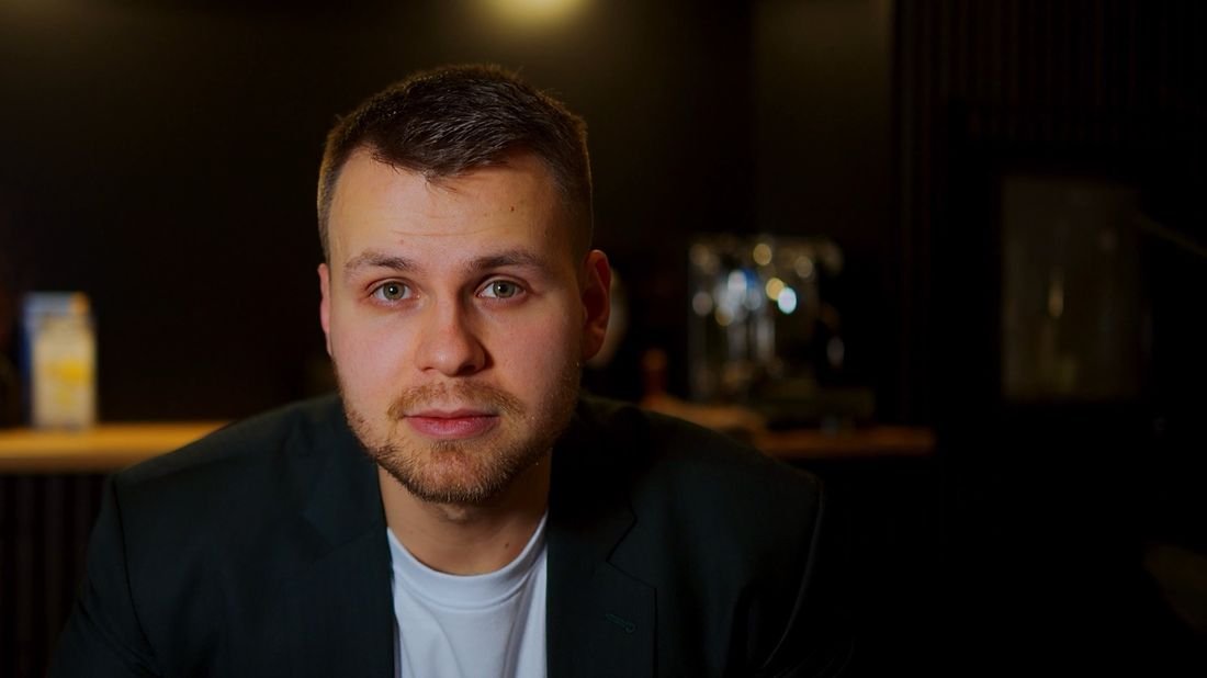 Porträtaufnahme von Christoph Billmaier, direkt in die Kamera blickend.